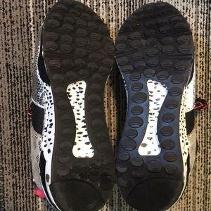 Steve Madden black cliff shoes.